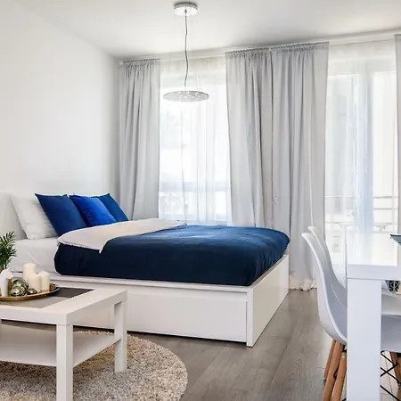 Studio In City Center By Urban Rent Apartment